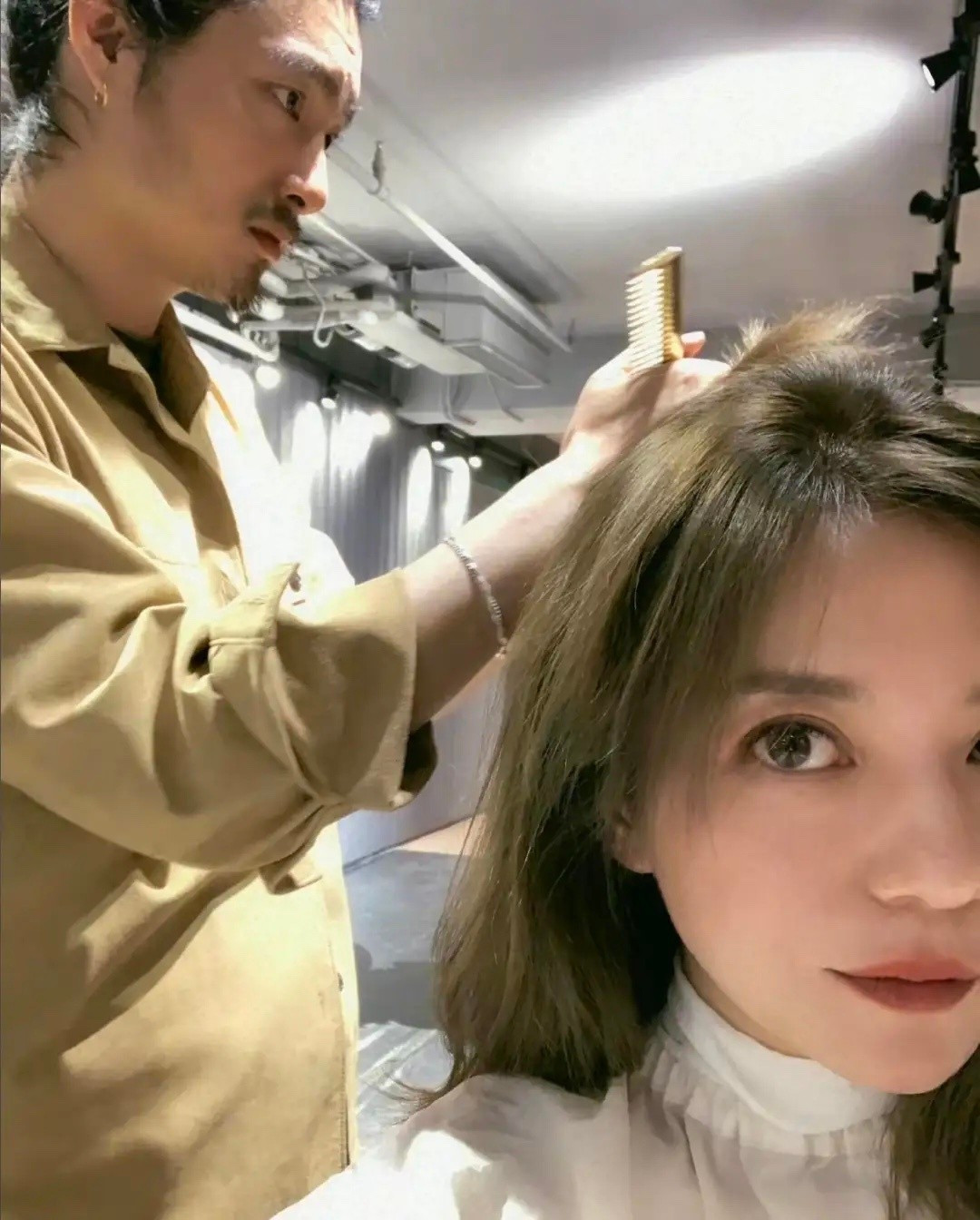 Triệu Vy cắt tóc, làm mới bản thân, đi du lịch như một cách bắt đầu lại.-2092-1