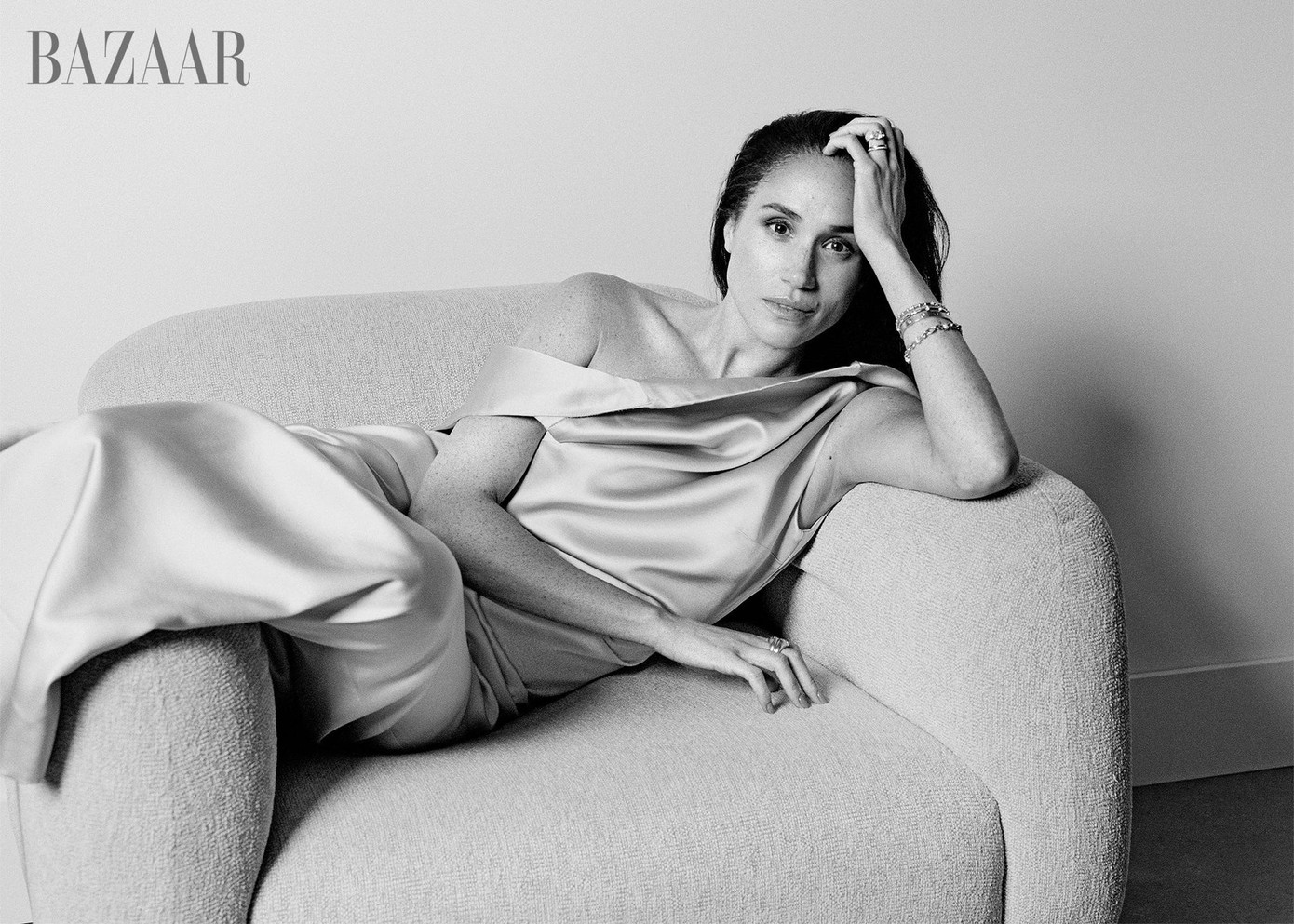 Meghan Markle lên bìa tạp chí Harper's Bazaar.-2346-1