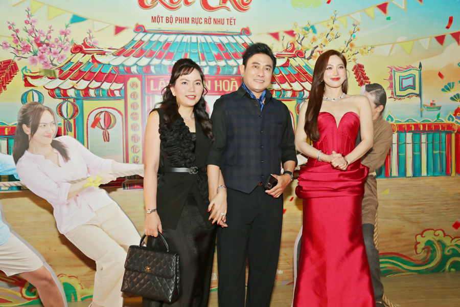 Hoàng Phúc tình tứ đi xem phim cùng bà xã Uyên Phương dịp cuối năm-2726-2