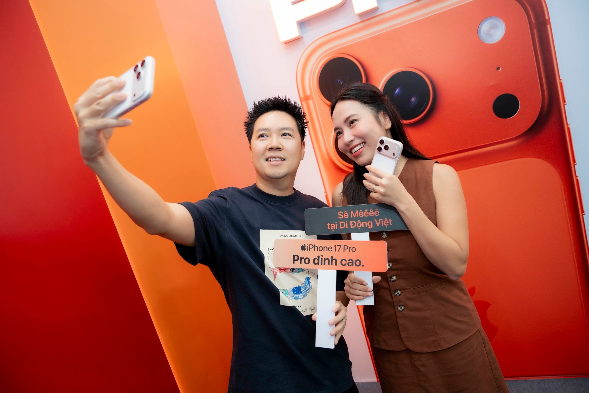MC Sam cùng dàn sao “đập hộp” iPhone 17 Pro Max tại Di Động Việt-2151-1