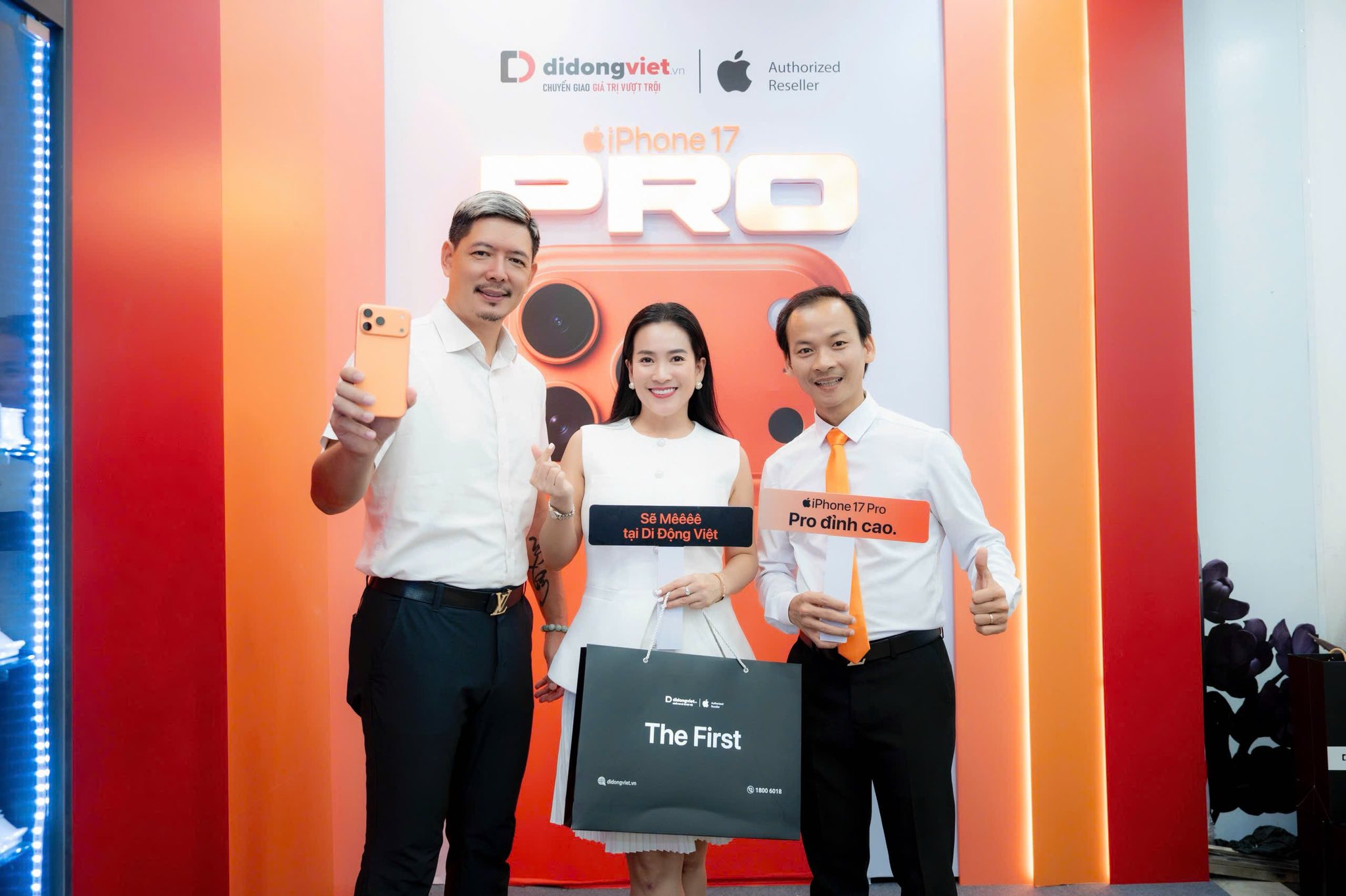 MC Sam cùng dàn sao “đập hộp” iPhone 17 Pro Max tại Di Động Việt-2151-1