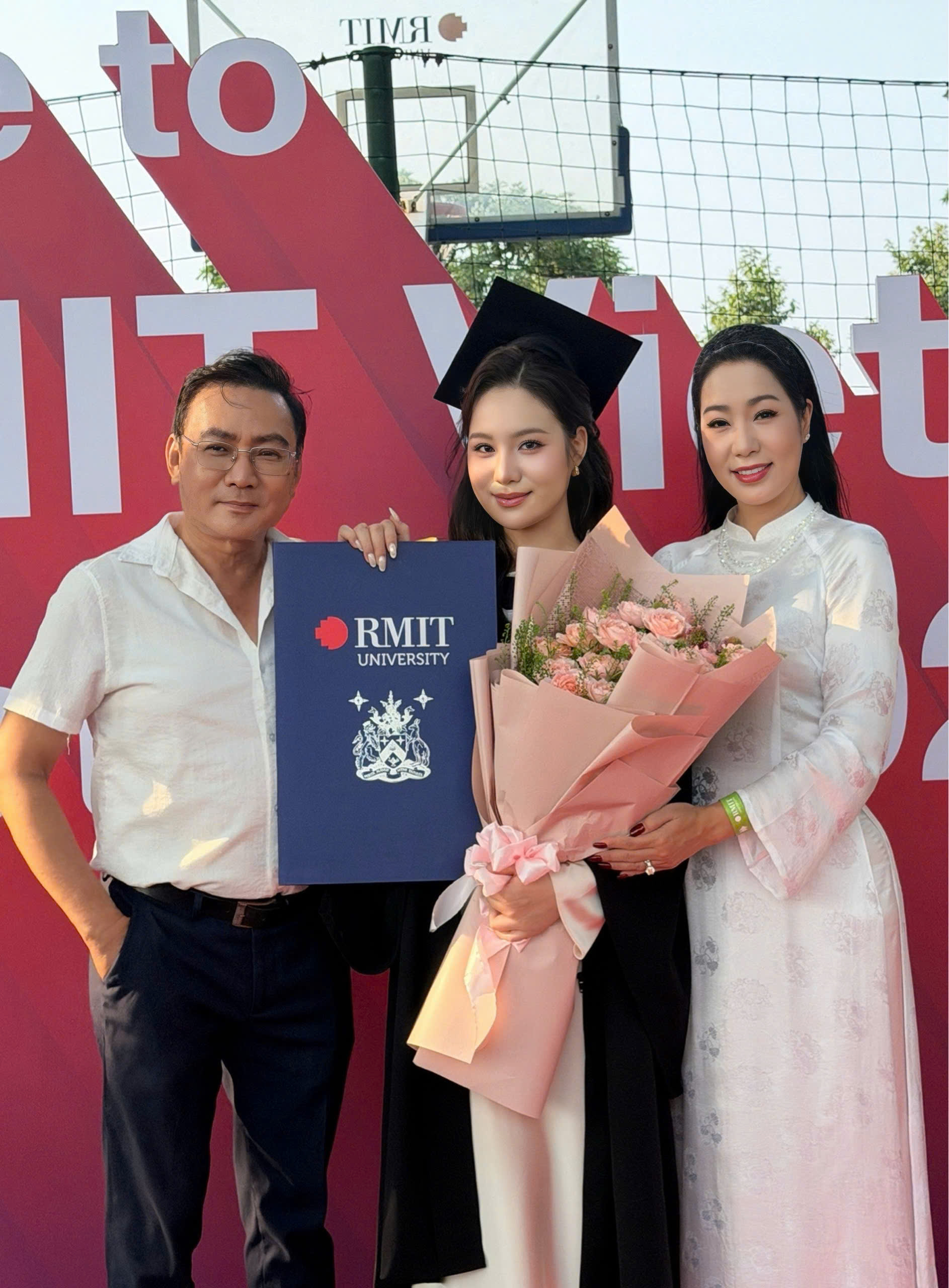 Võ Trịnh Khánh Ngân nhan sắc khó cưỡng ngày nhận bằng Tốt nghiệp-3146-1