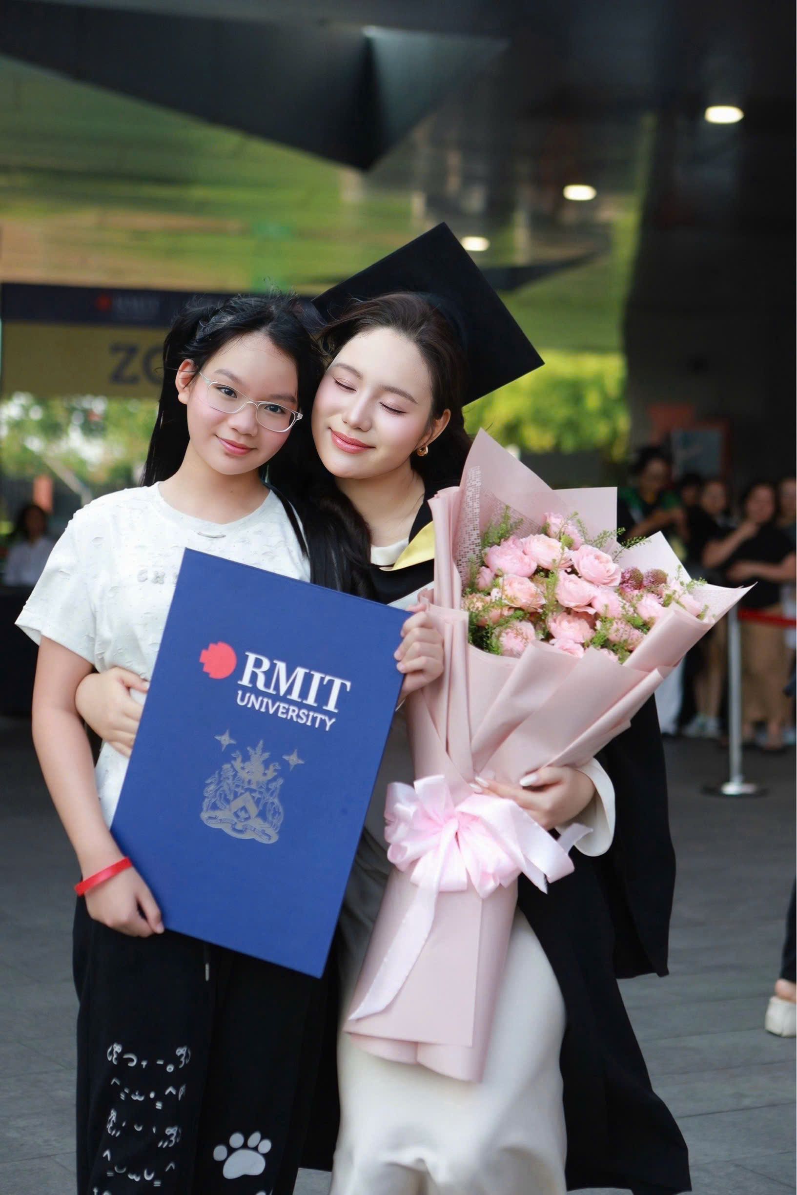 Võ Trịnh Khánh Ngân nhan sắc khó cưỡng ngày nhận bằng Tốt nghiệp-3146-1