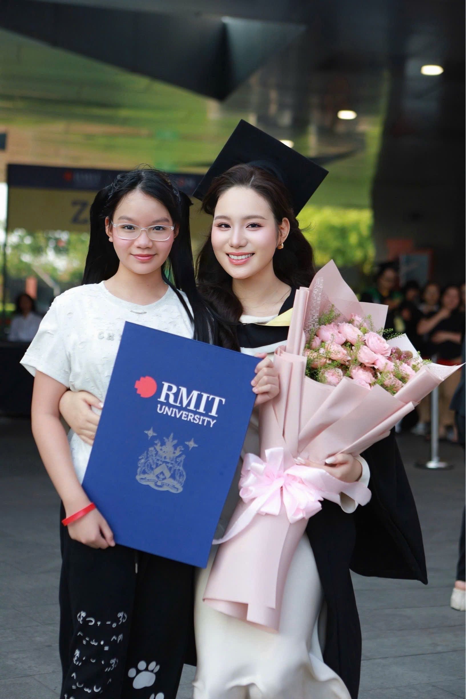 Võ Trịnh Khánh Ngân nhan sắc khó cưỡng ngày nhận bằng Tốt nghiệp-3146-2