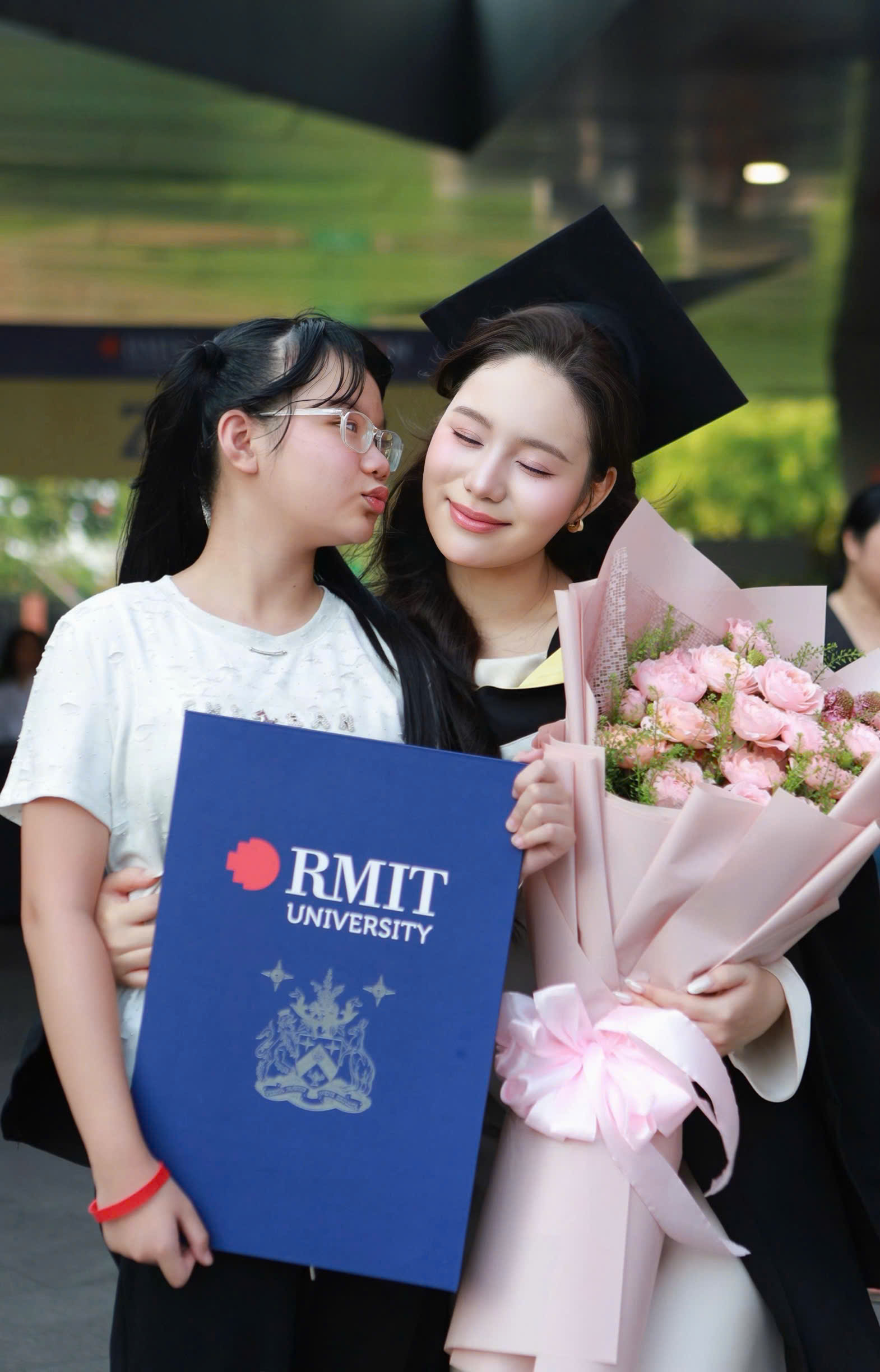 Võ Trịnh Khánh Ngân nhan sắc khó cưỡng ngày nhận bằng Tốt nghiệp-3146-3