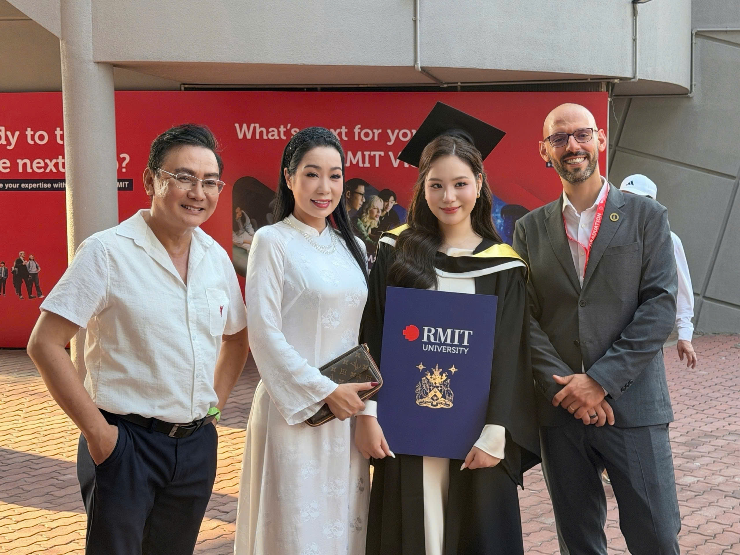 Võ Trịnh Khánh Ngân nhan sắc khó cưỡng ngày nhận bằng Tốt nghiệp-3146-2