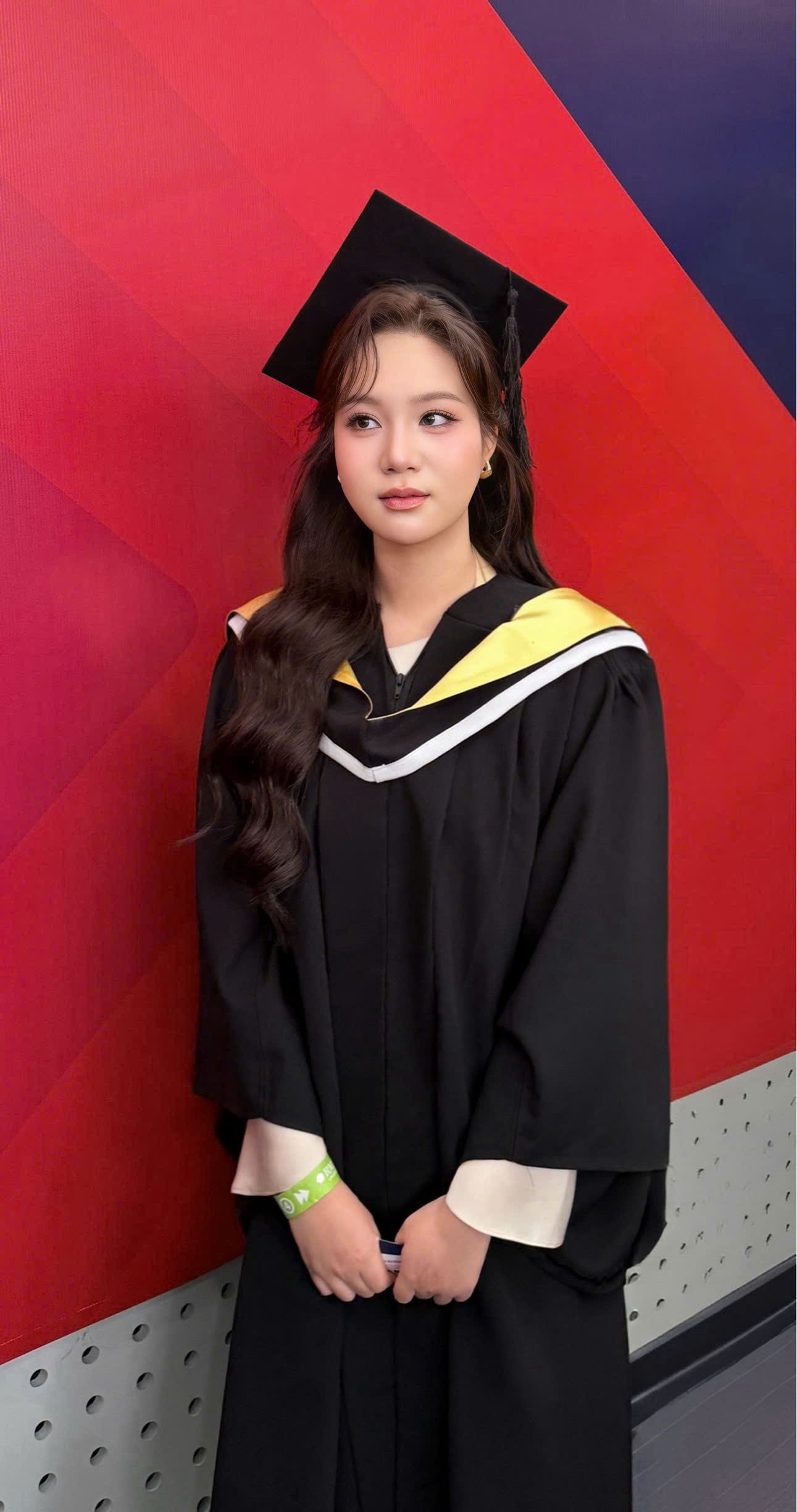 Võ Trịnh Khánh Ngân nhan sắc khó cưỡng ngày nhận bằng Tốt nghiệp-3146-2