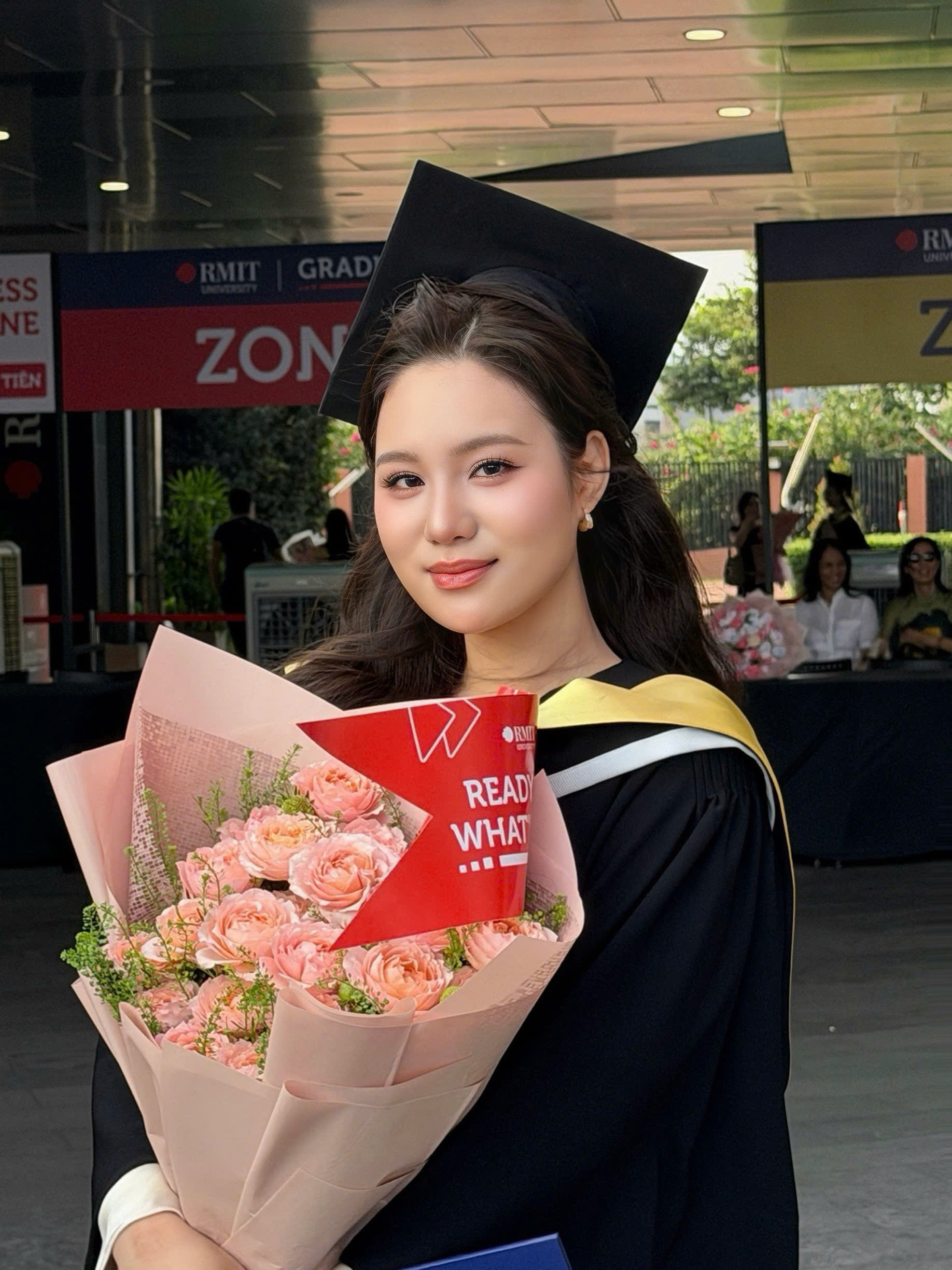 Võ Trịnh Khánh Ngân nhan sắc khó cưỡng ngày nhận bằng Tốt nghiệp-3146-3