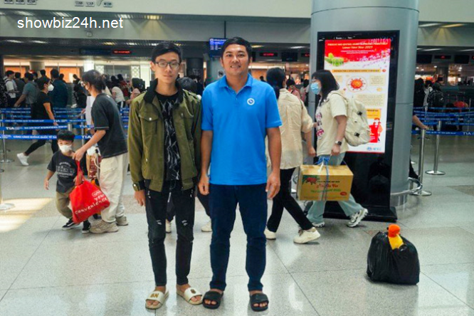 Đưa bé trai Trung Quốc 15 tuổi về nhà ở tỉnh Chiết Giang, Trung Quốc.-301-1