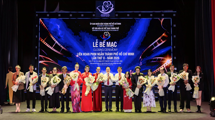 Nghệ sĩ Mai Thu Huyền trao học bổng của MTH Academy-3484-1