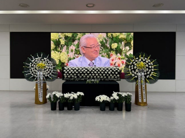 Vòng hoa tưởng niệm của Tổng thống Lee Jae Myung-2358-1