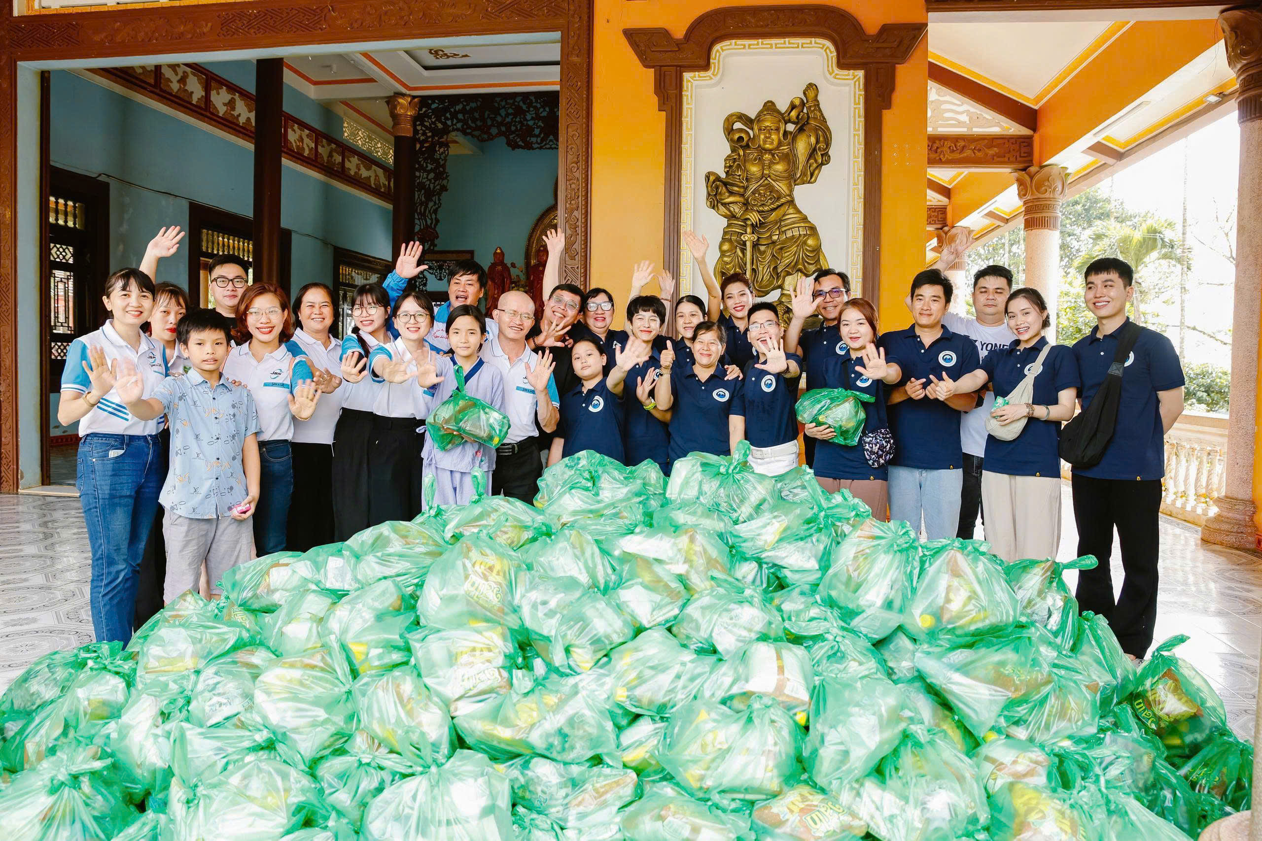 Tặng 1000 phần quà Tết Trung Thu bởi nhóm thiện nguyện Cao Mỹ Kim & Những Người Bạn-2194-1