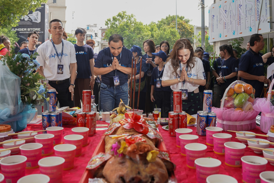 Hoài Linh và Quyền Linh ngày đấu bấm máy phim La Bàn Không Hướng Bắc-3203-1