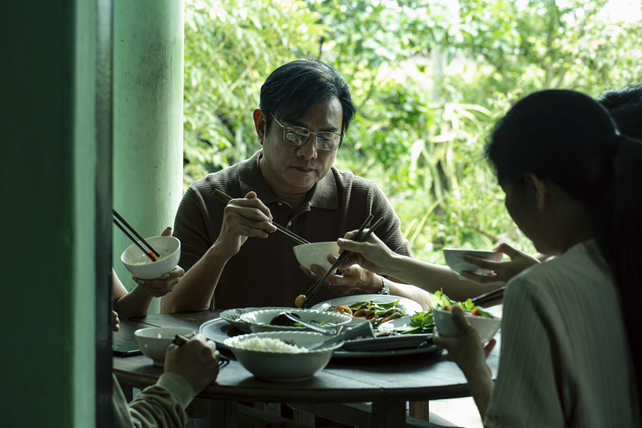 Diễn viên Hoàng Phúc lăn xả với vai diễn trong phim Cải Mả-2227-1