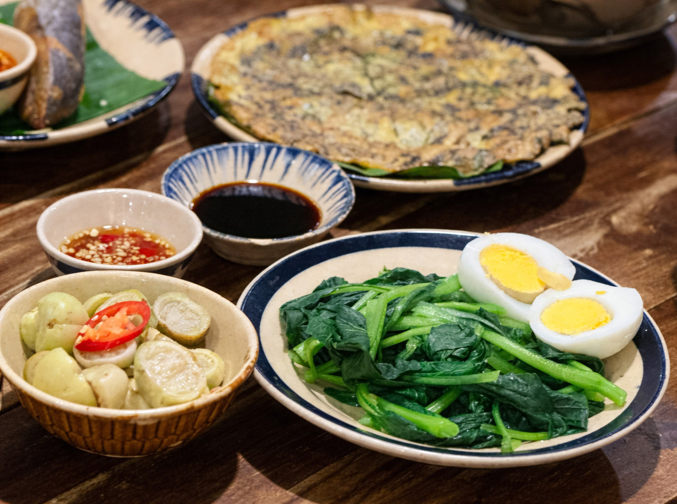 Ăn tối sớm để giảm tải hoạt động cho các cơ quan trong cơ thể.