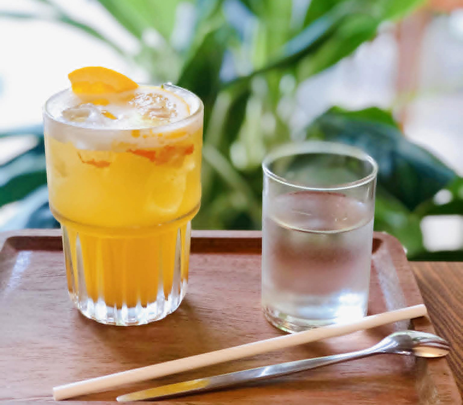 Bạn nên ăn trái cây nguyên quả hơn là uống nước ép.