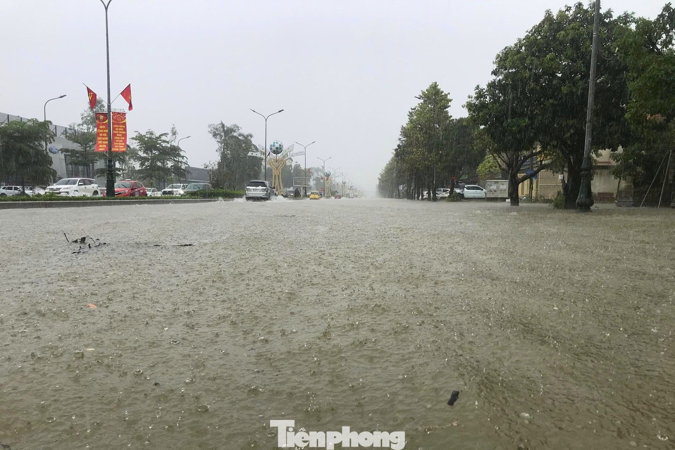 Bão gây mưa lớn ở Nghệ An.