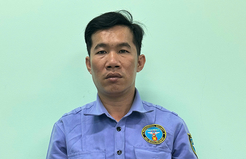 Bắt khẩn cấp người đàn ông hành hung thiếu nữ 16