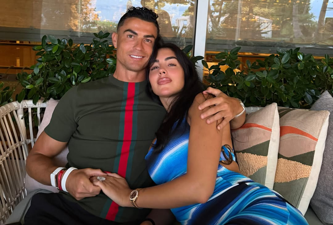Bức ảnh gây bão mạng của Ronaldo