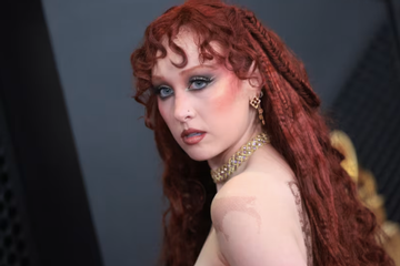 Ca sĩ Chappell Roan bị cấm diễn