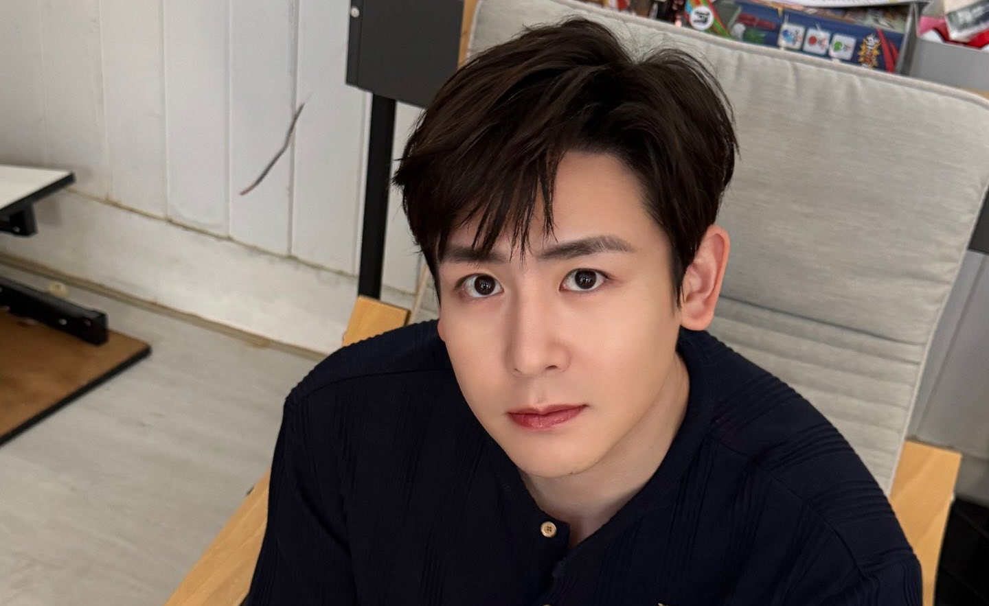 Ca sĩ Nichkhun bị tấn công