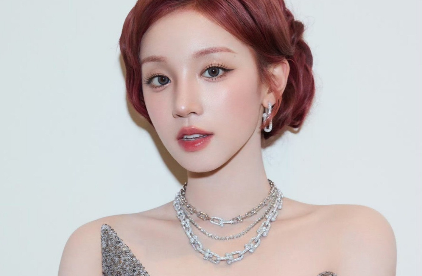 Ca sĩ Song Yuqi thông báo dừng hoạt động