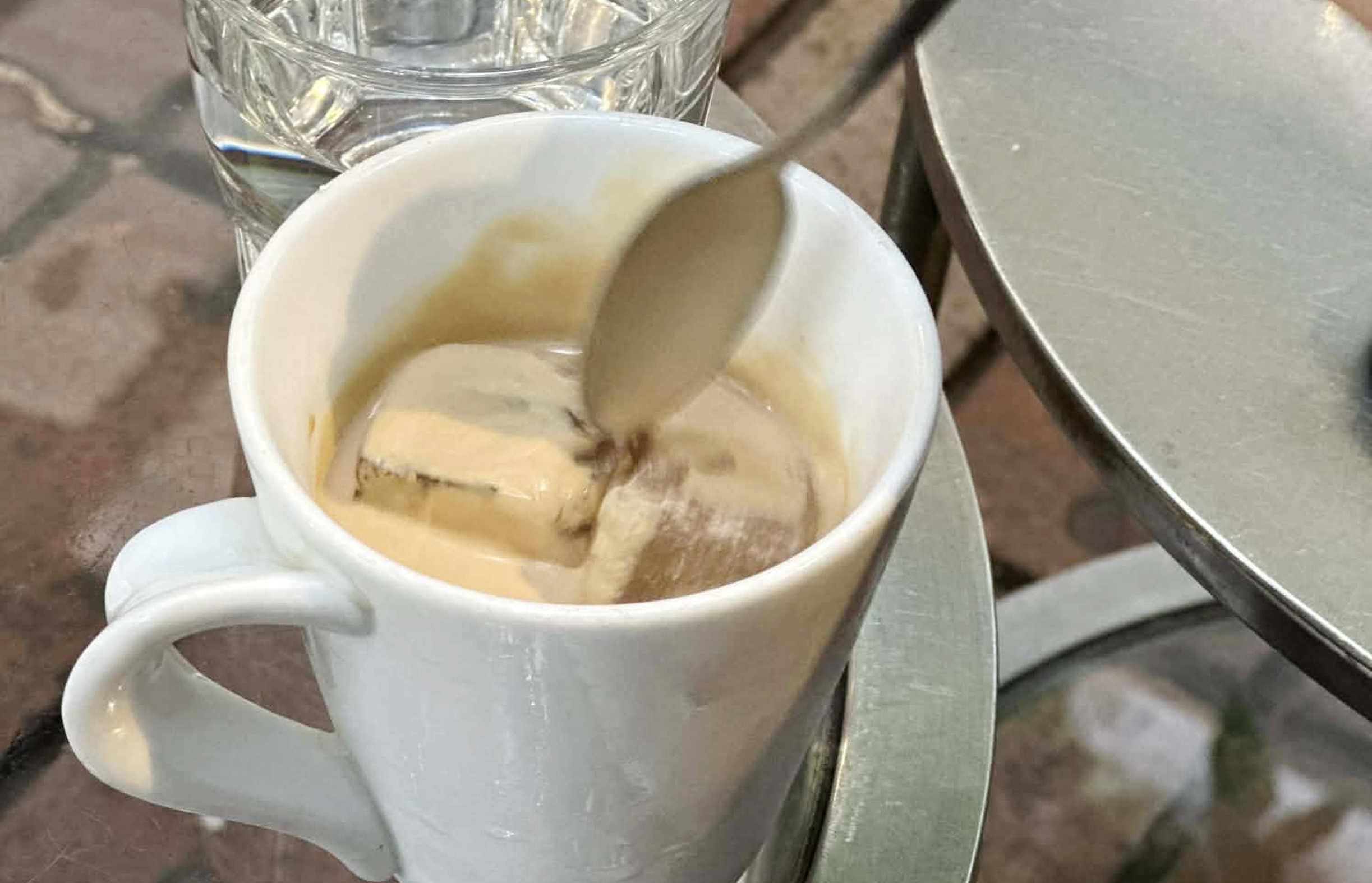 Caffeine và mức tăng huyết áp tạm thời