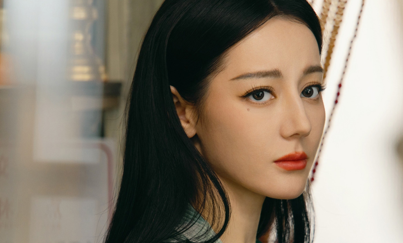 Cảnh khóc của Nhiệt Ba bị chê xấu.