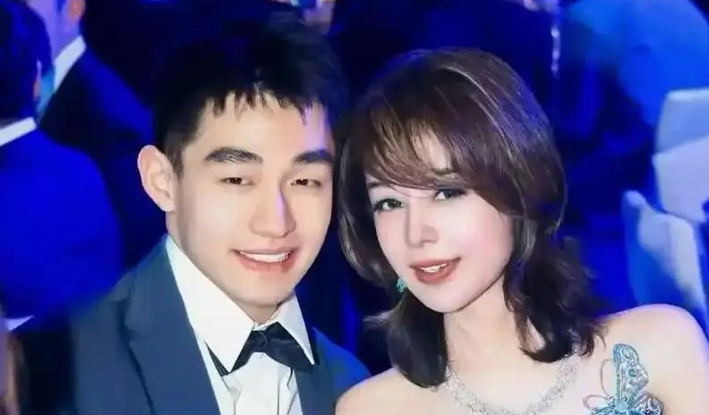 Câu chuyện của cặp đôi đũa lệch thu hút nhiều sự chú ý.