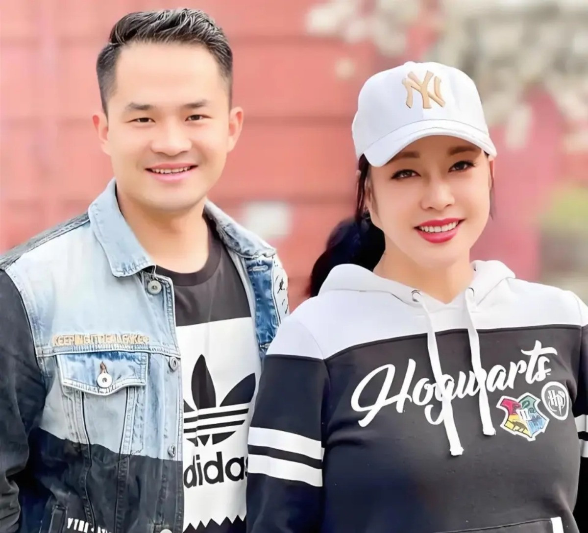 Cổ Kha livestream nhắc lại mối tình gây tranh cãi với nữ diễn viên Lưu Hiểu Khánh