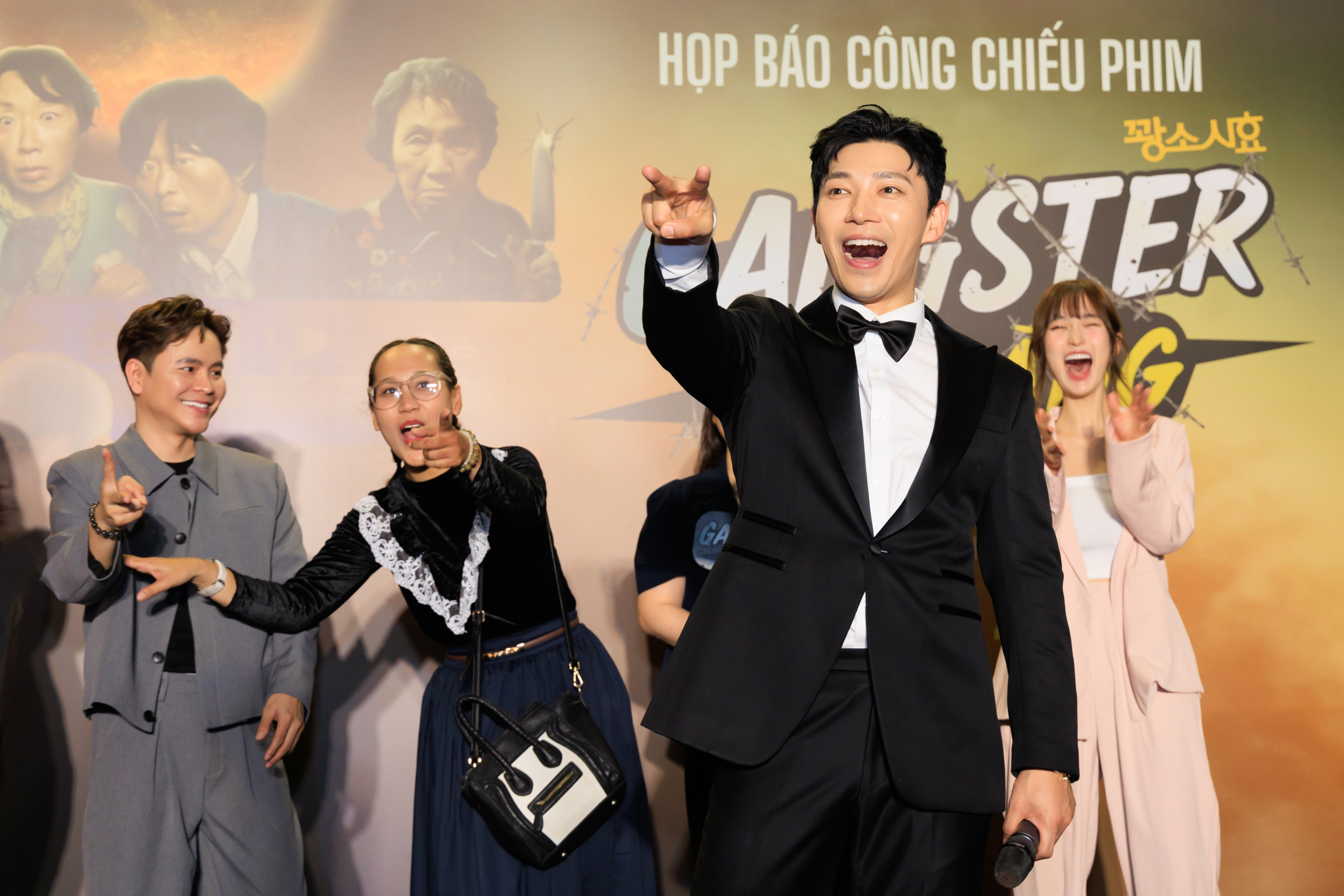 Diễn viên Ji Seung Hyun chơi kéo búa bao giao lưu với khán giả Việt