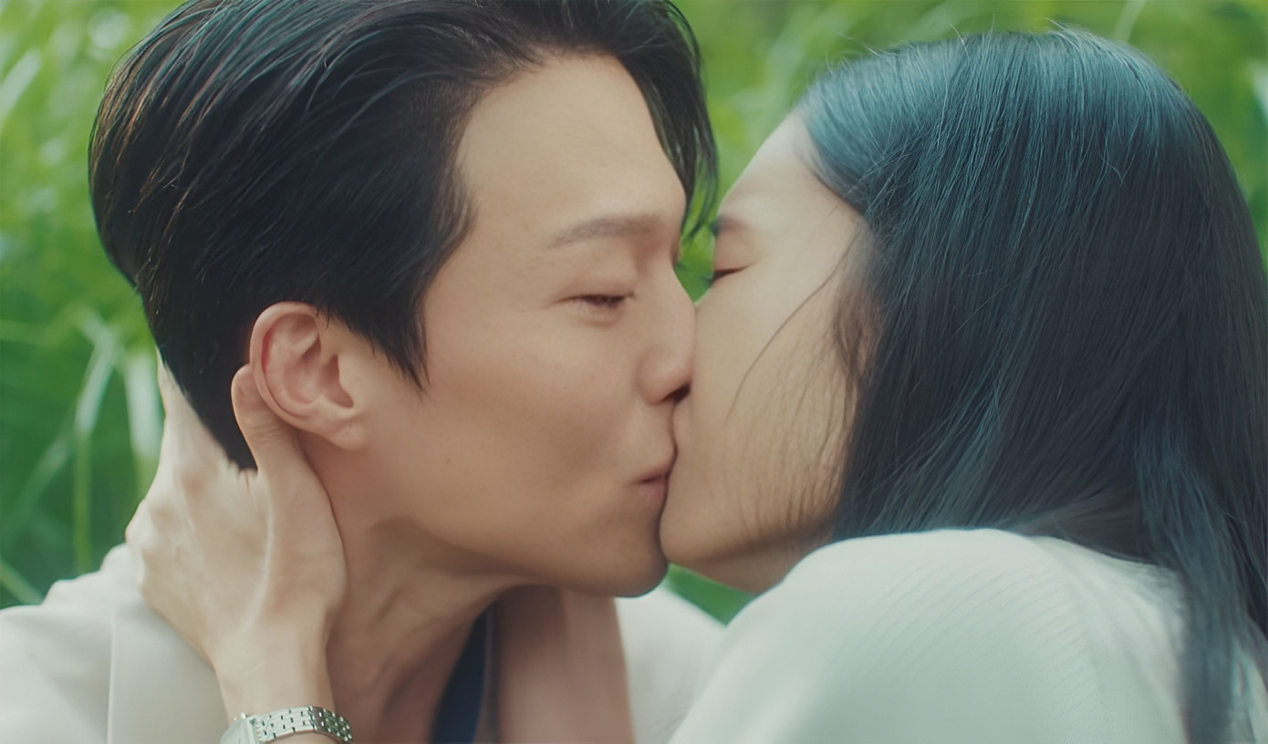 Dynamite Kiss gây bão toàn cầu.