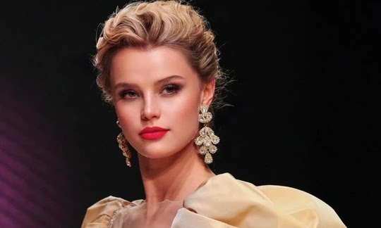 Hoa hậu đẹp nhất Thế giới tái xuất sàn diễn