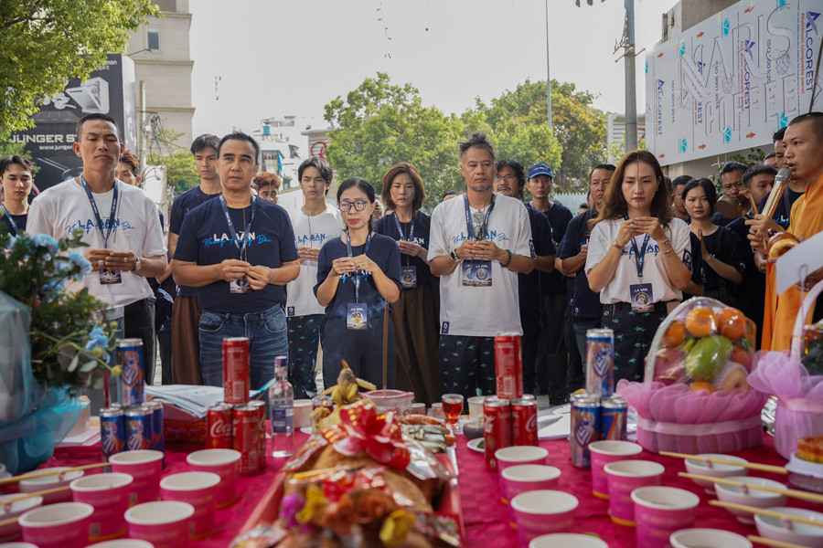 Hoài Linh và Quyền Linh ngày đấu bấm máy phim La Bàn Không Hướng Bắc