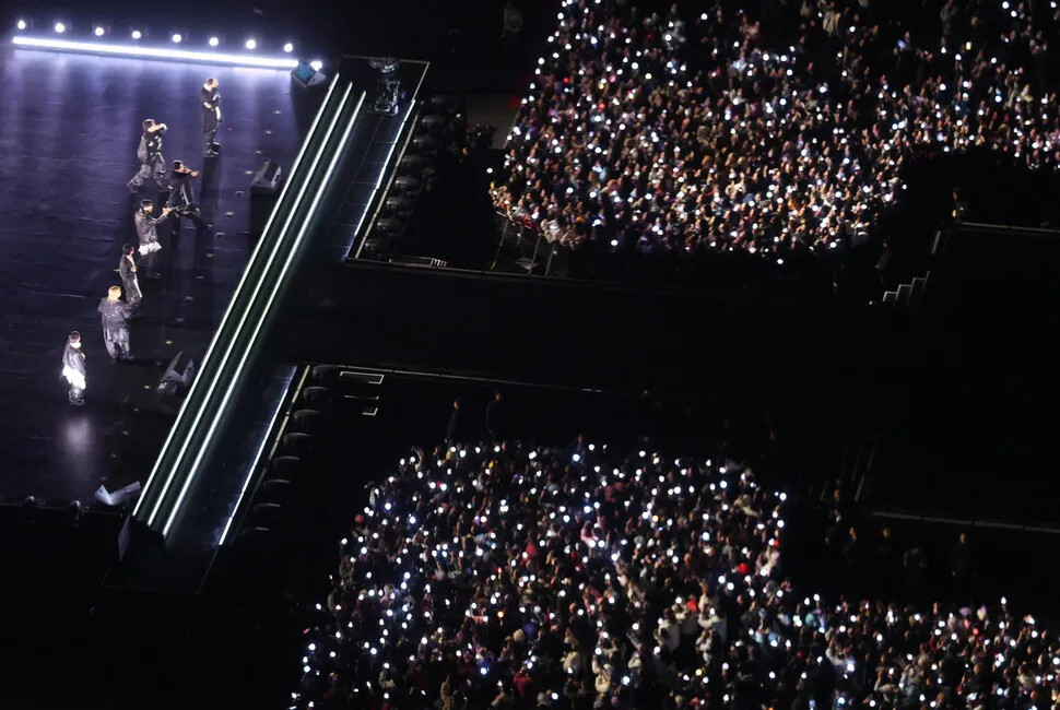 Hơn 200.000 người đổ về Gwanghwamun xem nhạc