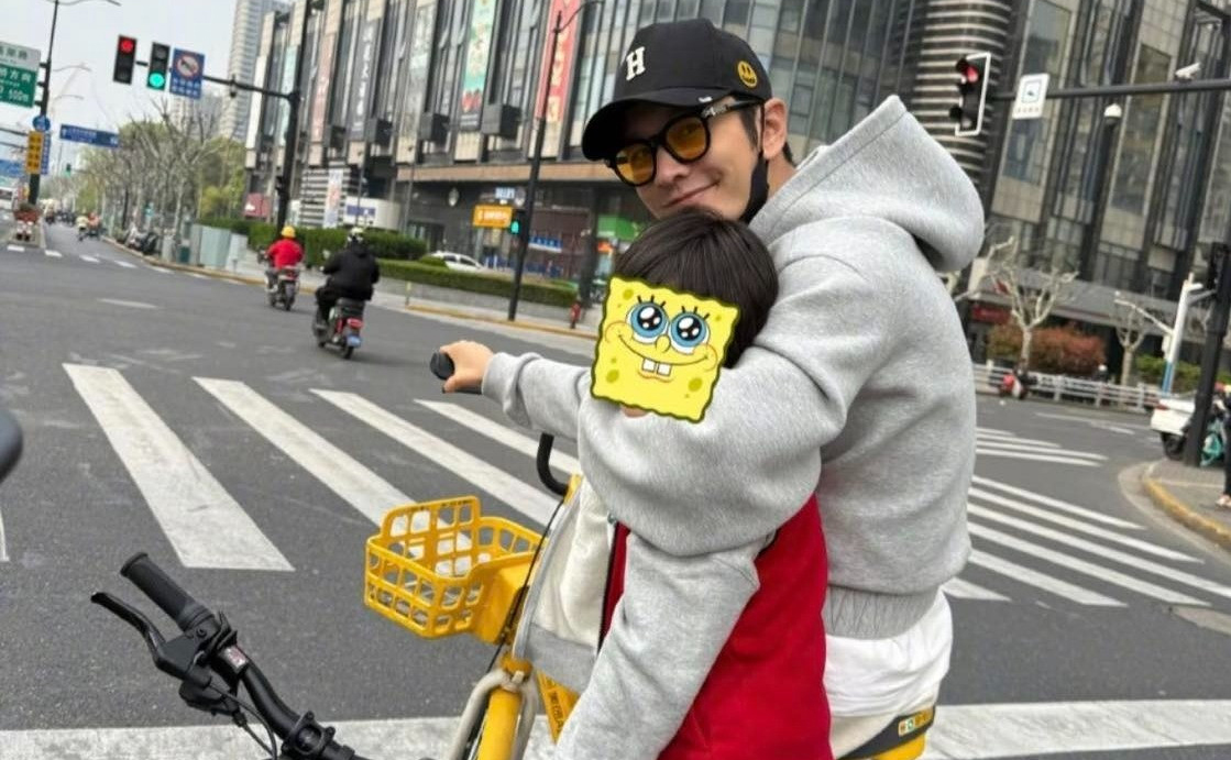 Huỳnh Hiểu Minh chủ động đến cơ quan chức năng để nộp phạt.