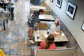 Ice Spice bị fan tấn công