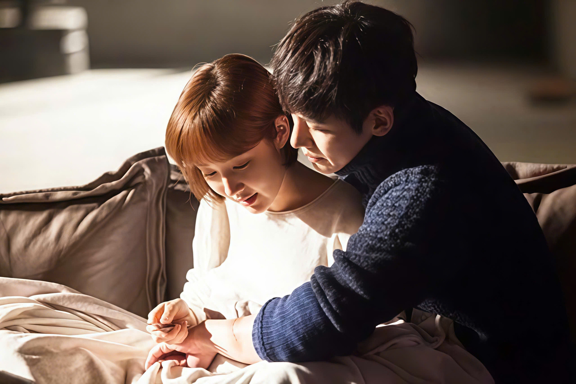 Ji Chang Wook và Park Min Young trong phim Healer.