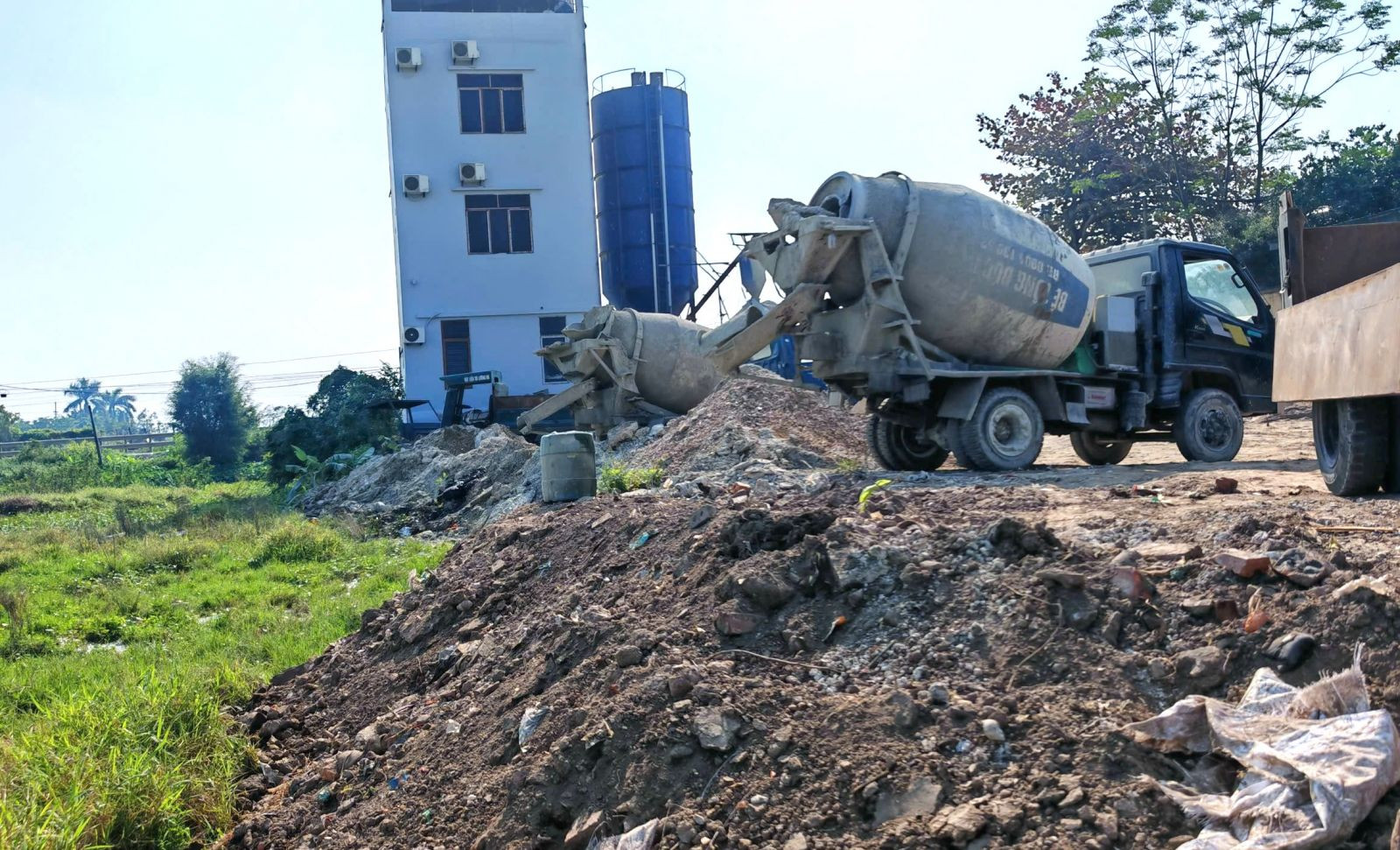 Khởi tố chủ trạm trộn bê tông ở Ninh Bình