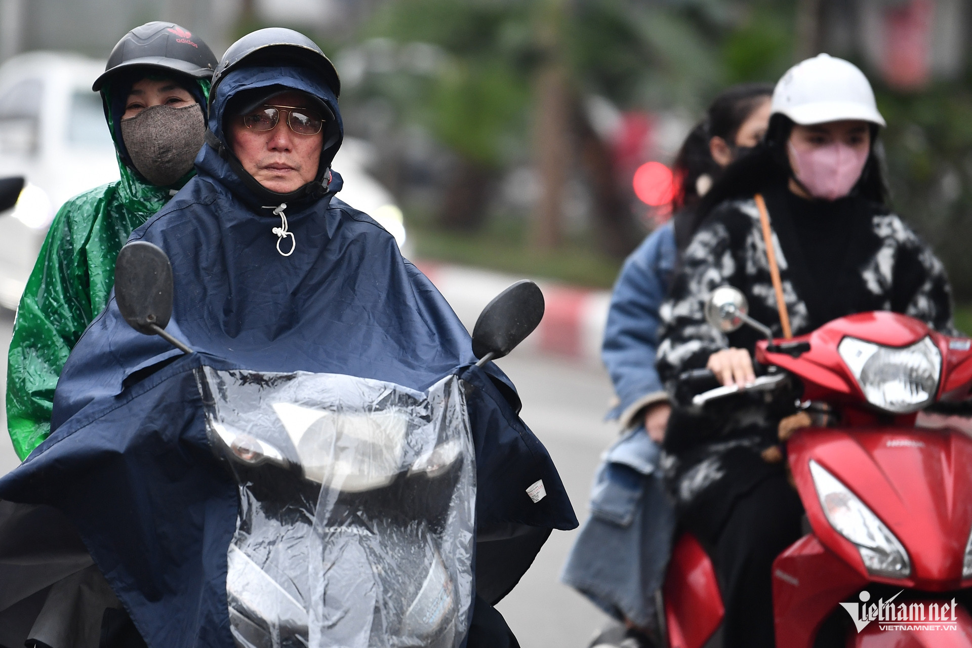 Không khí lạnh tăng cường, nhiệt độ miền Bắc giảm mạnh