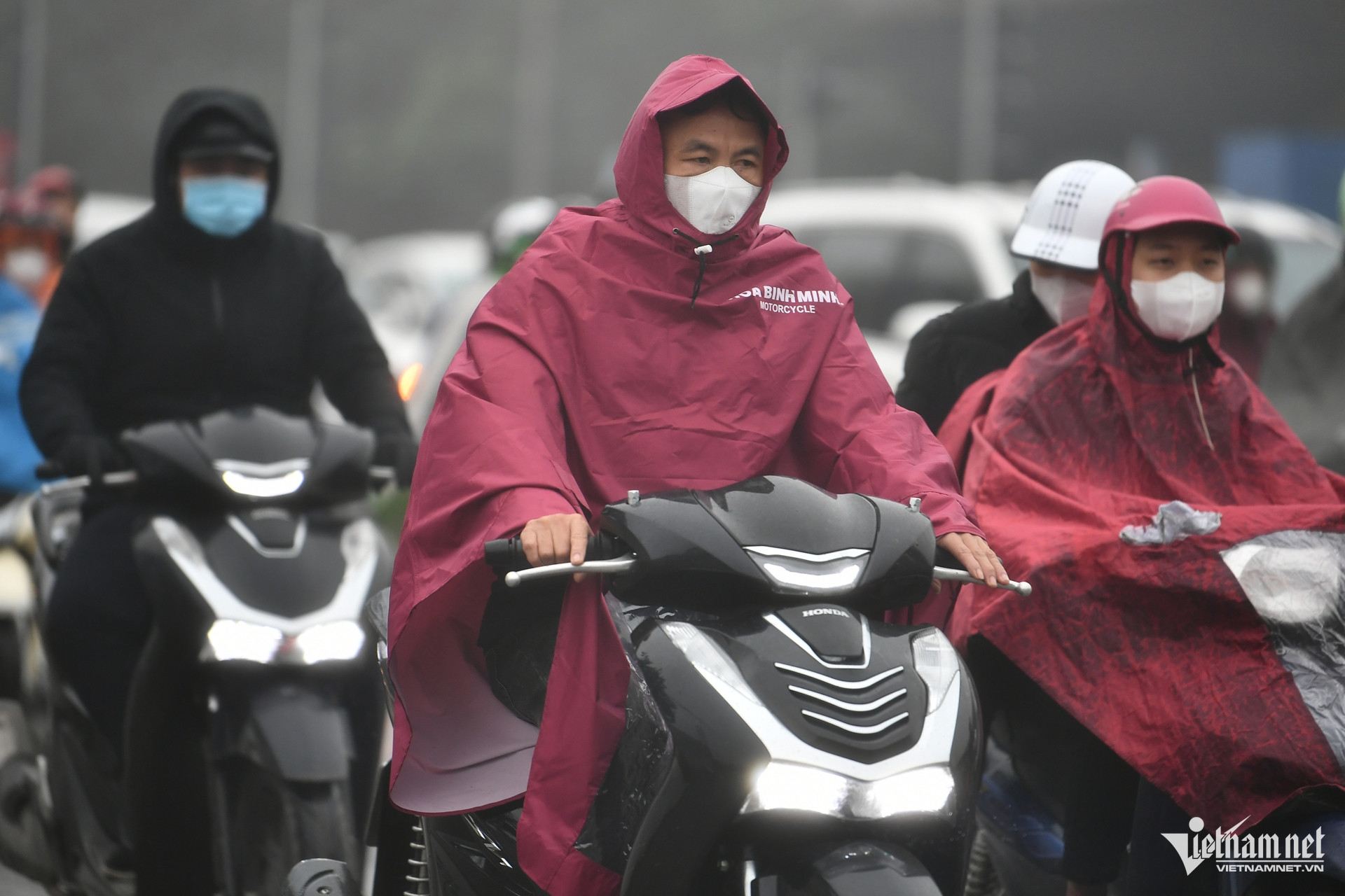 Không khí lạnh tràn về, thời tiết miền Bắc chuyển mưa rét