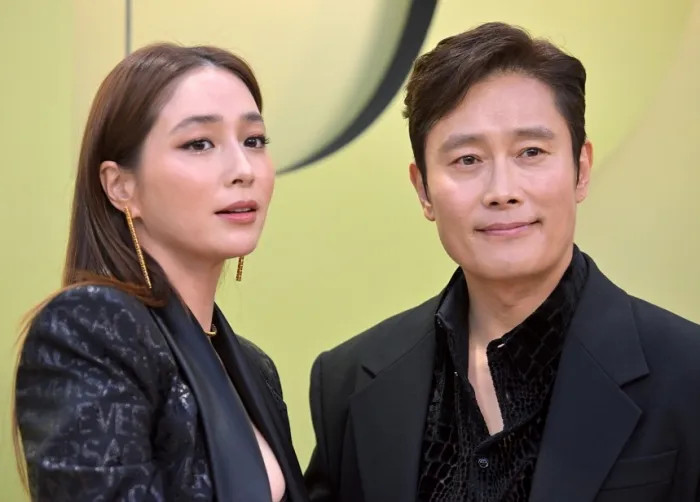 Lee Byung Hun và vợ - diễn viên Lee Min Jung kỷ niệm ngày cưới