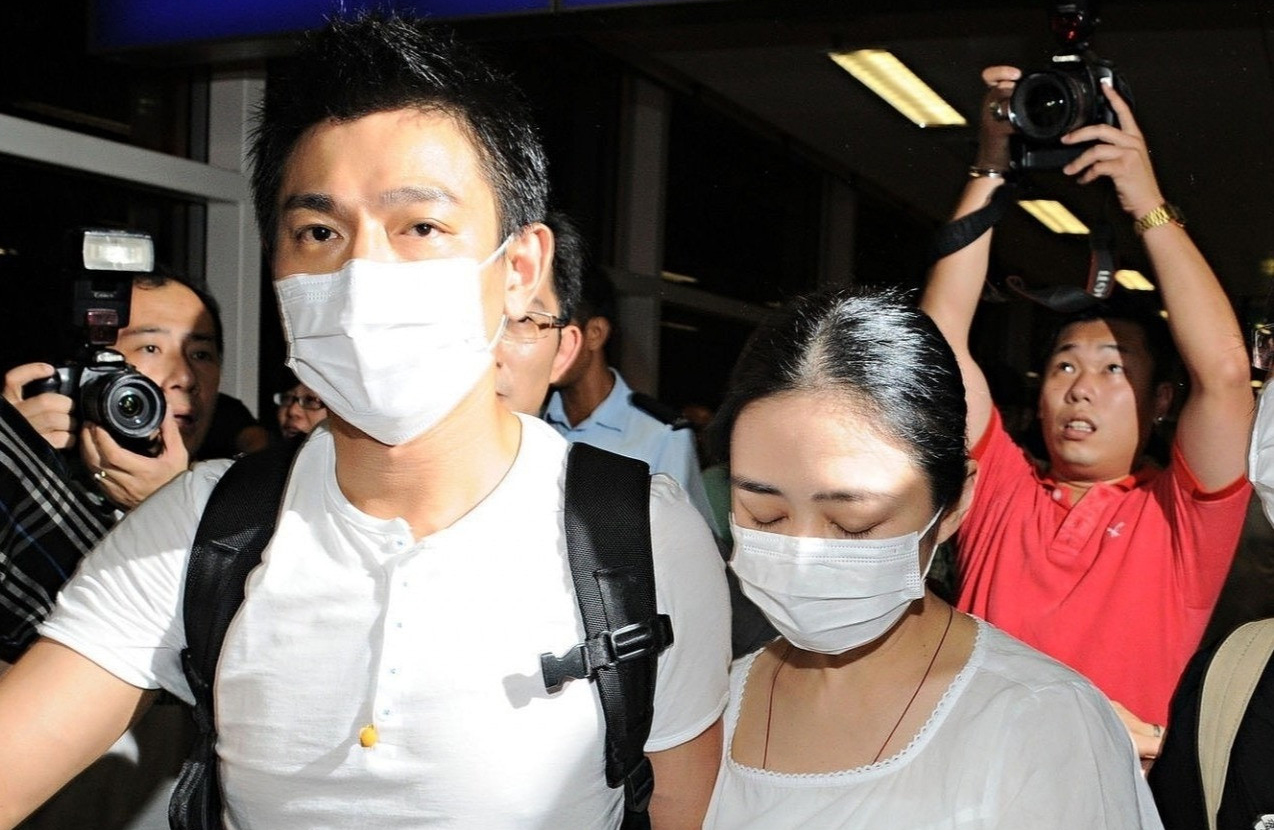 Lưu Đức Hoa hiếm hoi xuất hiện cùng vợ