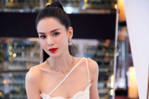 Lý Nhược Đồng trẻ trung ở tuổi 59.