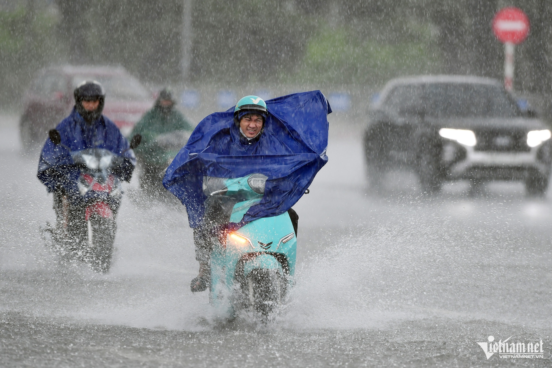 Miền Bắc hứng đợt mưa giông, có nơi mưa to