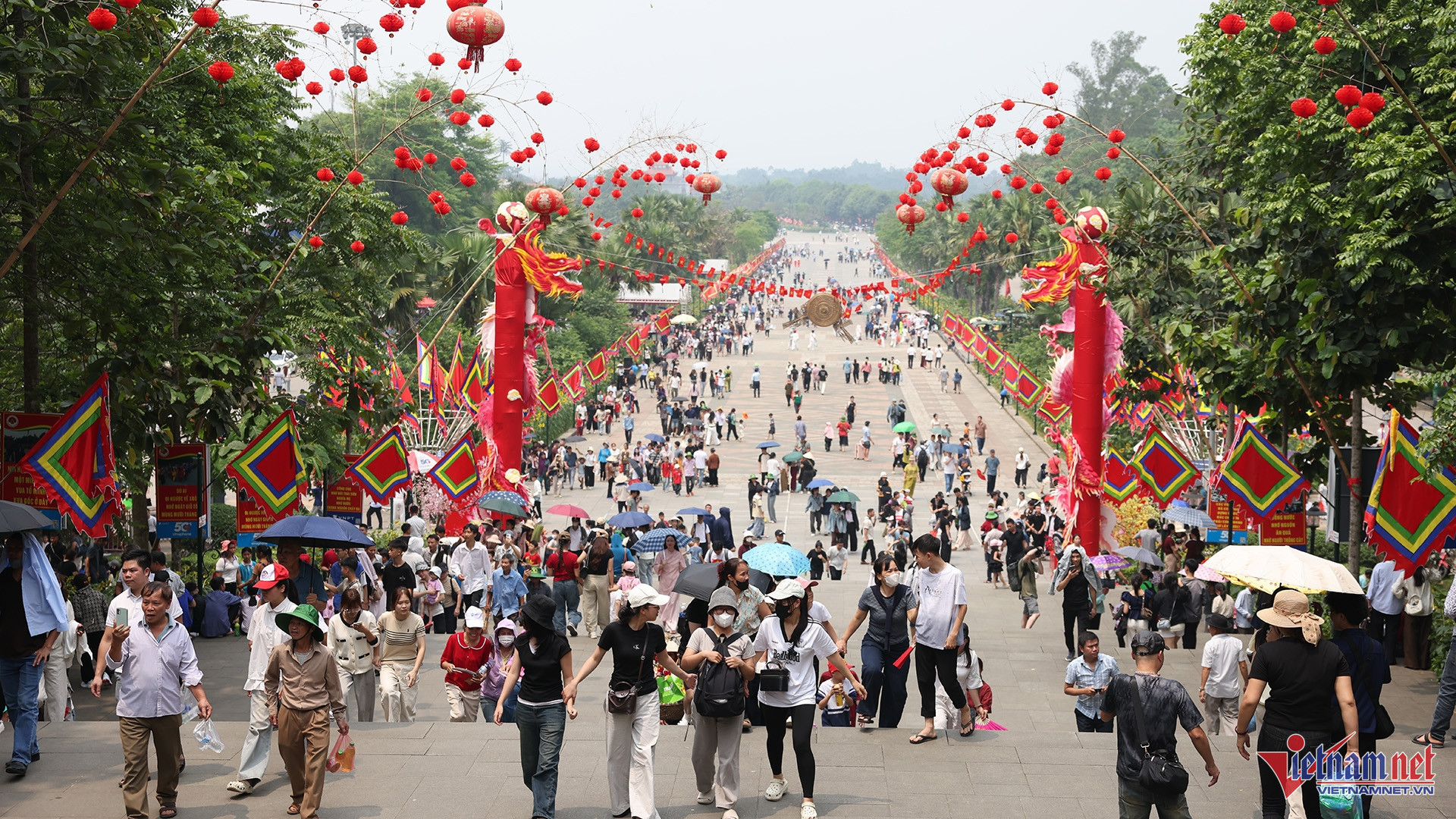 Miền Bắc mưa giông ở phía Tây, Nam Bộ nắng nóng