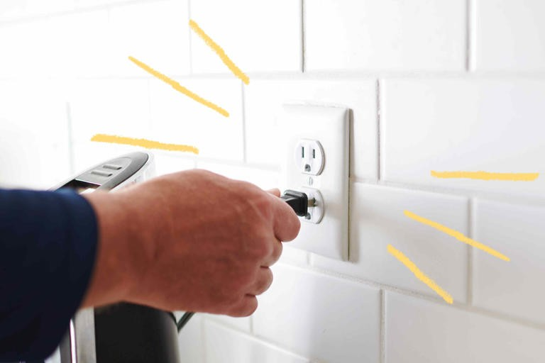 Một số thiết bị nên rút phích cắm ngay sau khi sử dụng