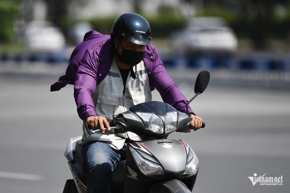 Nắng nóng đến nắng nóng đặc biệt gay gắt còn tiếp diễn nhiều nơi trên cả nước.