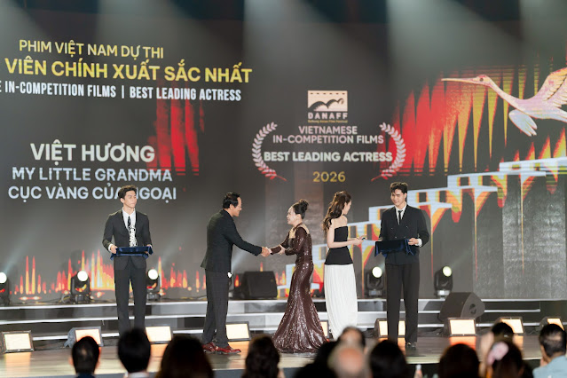 Nghệ sĩ Việt Hương được xướng tên ở hạng mục Nữ diễn viên chính xuất sắc nhất