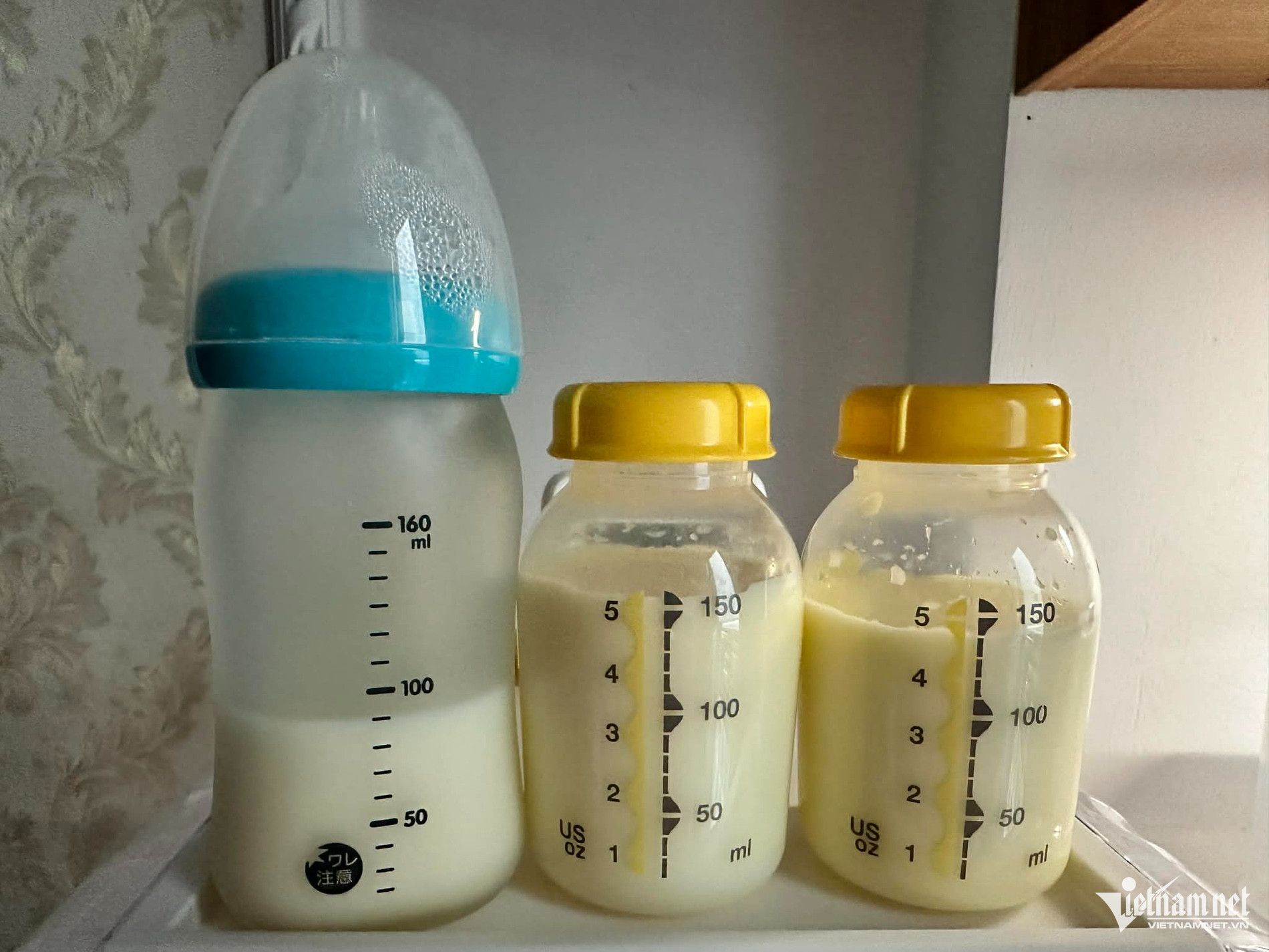 Người bố xúc động trước hành động của xóm trọ